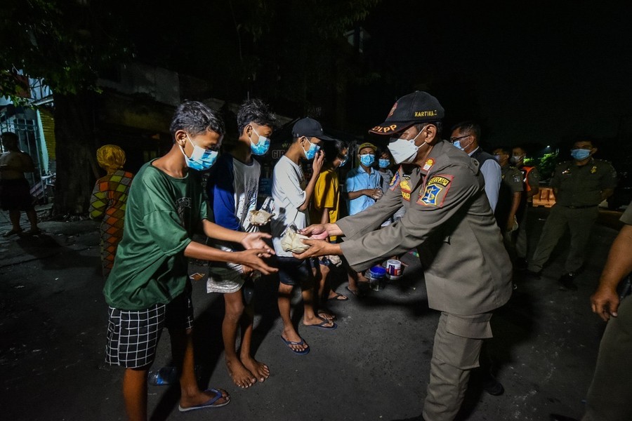 Selama Patroli Pengawasan Ramadan, Pemkot Surabaya Lakukan Pendekatan dan Edukasi pada Remaja