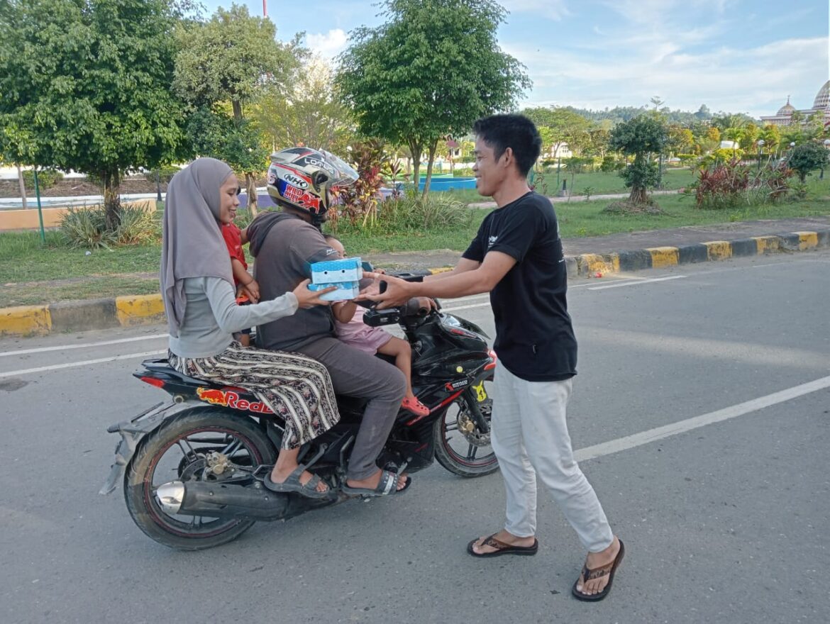 Momentum Bulan Suci Ramadhan Puluhan Wartawan Pasangkayu Berbagi Takjil