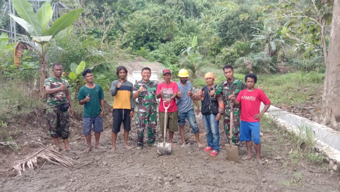 TMMD Ke 113 Kodim 1427 Pasangkayu Menuju Sasaran Pembuatan Box Kalver Dengan Melewati Jalan Berlumpur