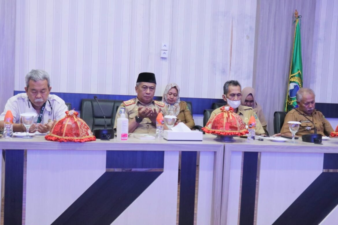 Sekda Barru DR. Ir. Abustan AB M.Si Bersama Jajanan Asisten Menyimak Arahan Presiden Joko Widodo