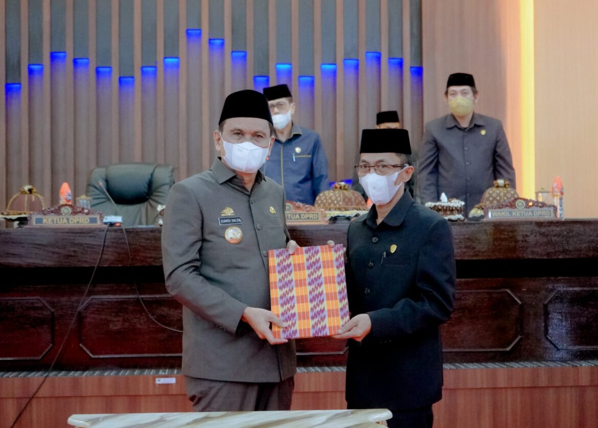 Bupati Barru Bersama DPRD Gelar Rapat Paripurna Terhadap RPD Retribusi Persetujuan Bangunan Gedung