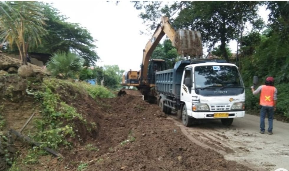 Alhamdulillah Jalanan Provinsi Ulugalung Caleko Sedang Di Kerjakan