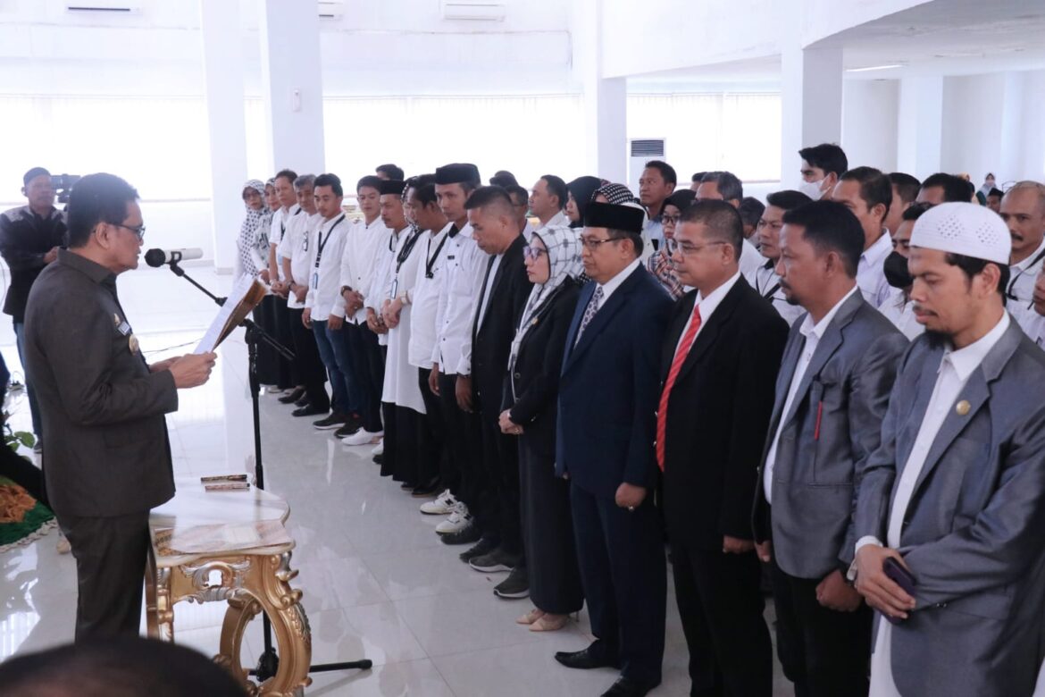 Bupati Barru Suardi Saleh Lantik Pengurus IKA SMP Padaelo Pekkae Di Lantai VI Menara Kantor Bupati