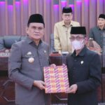 Bupati Barru Bersama DPRD Menetapkan Ranperda Retribusi BG Menjadi Perda