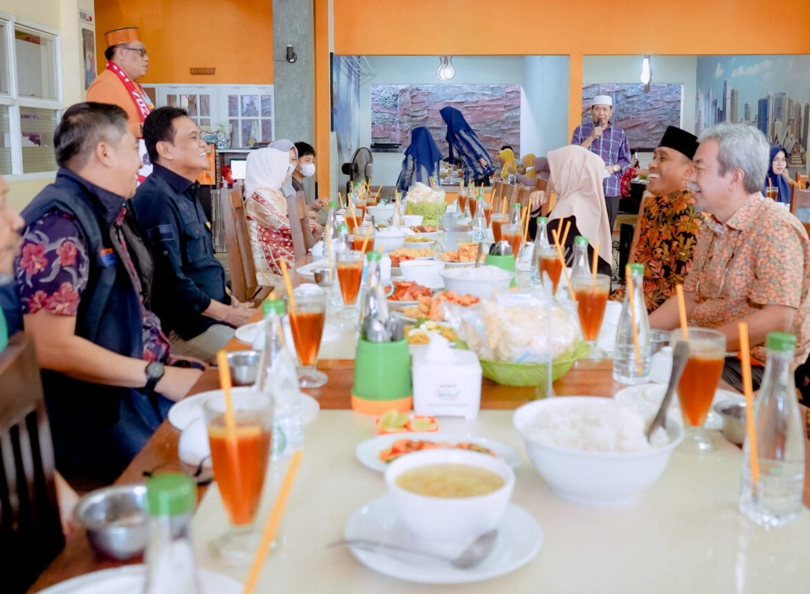 Bupati Ir. H. Suardi Saleh, M.Si Sarapan Bersama Dan Memotivasi Peserta MTQ Asal Barru