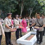 Sambut Hari Bhayangkara ke-76, Polres Luwu Gelar Upacara Ziarah dan Tabur Bunga di TMP Belopa Luwu