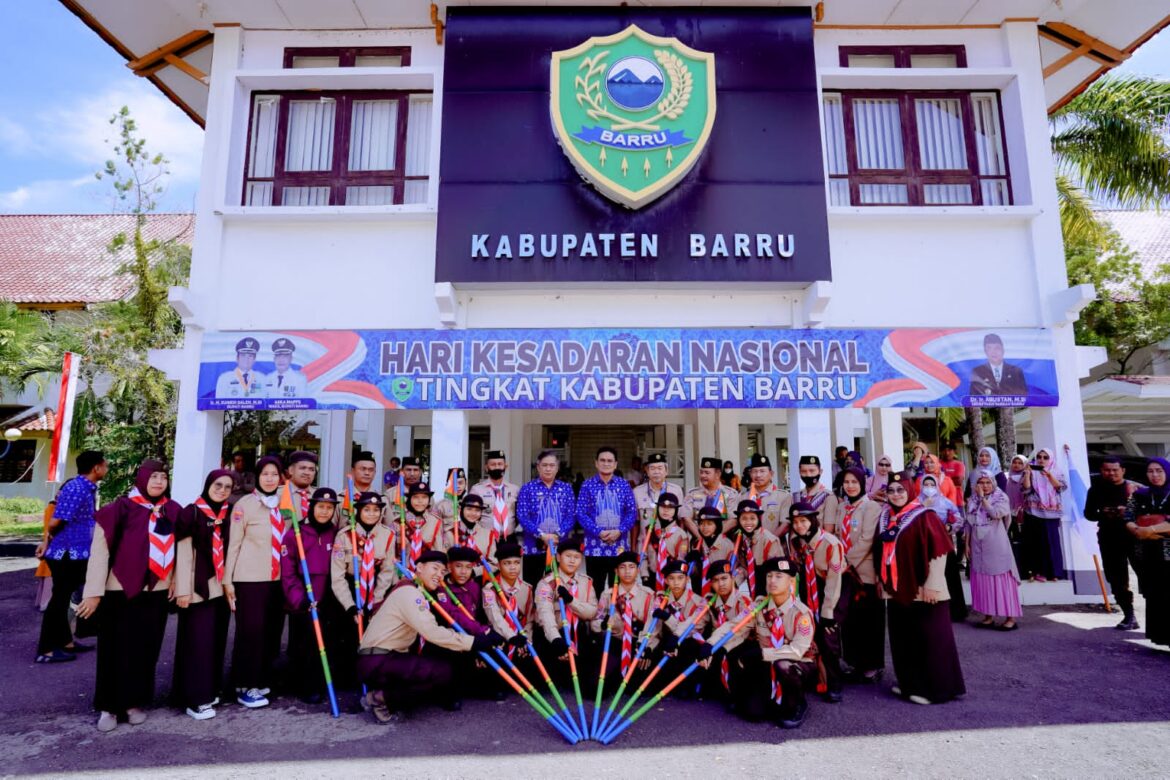 Bupati Barru Ir. H. Suardi Saleh, M.Si Melepas Kontingen Kwarcab Gerakan Pramuka Penggalang Mengikuti Jambore Nasional