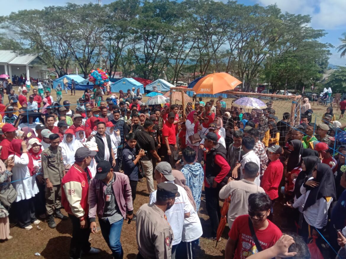 Ketua IKA Universitas Hasanuddin Dr Amran Suleman Baksos Di Kab Bone Sulawesi Selatan