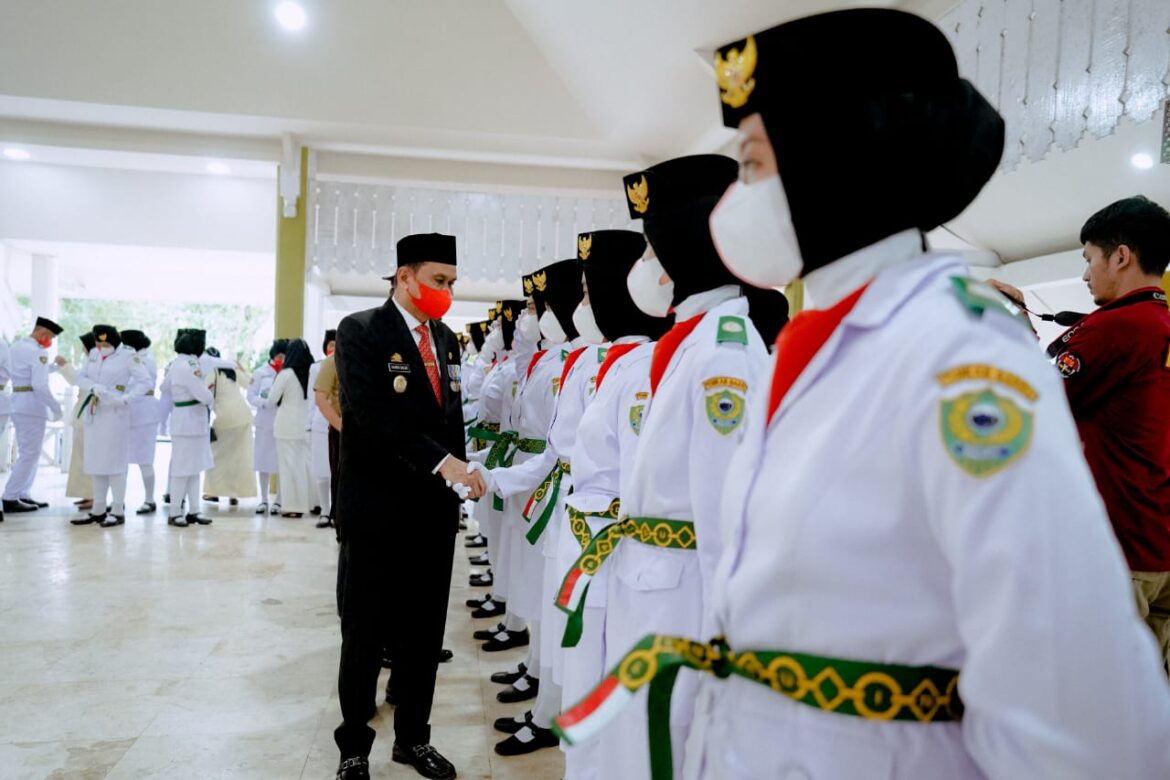 Bupati Barru Suardi Saleh Mengukuhkan Pasukan Pengibar Bendera Pusaka