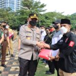 Kapolres Jakarta Barat Mengikuti Apel Gerakan 10 Juta Bendera Putih