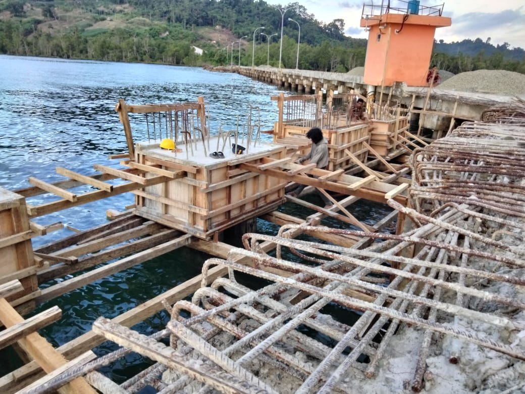 Proyek Rehabilitasi Pelabuhan Pasangkayu Pasca Gempa Palu, Pekerja Belum Sepeti