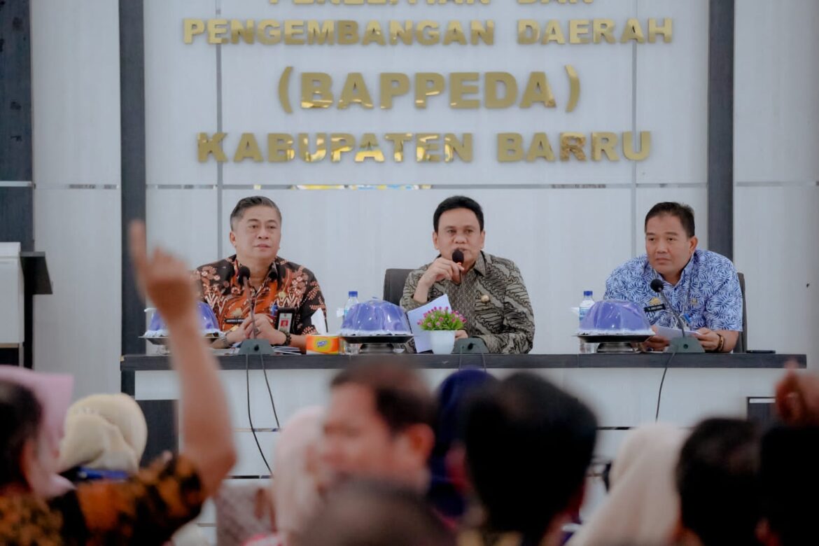 BUPATI BARRU MEMIMPIN RAPAT EVALUASI PERSIAPAN PENILAIAN ADIPURA TAHUN 2022