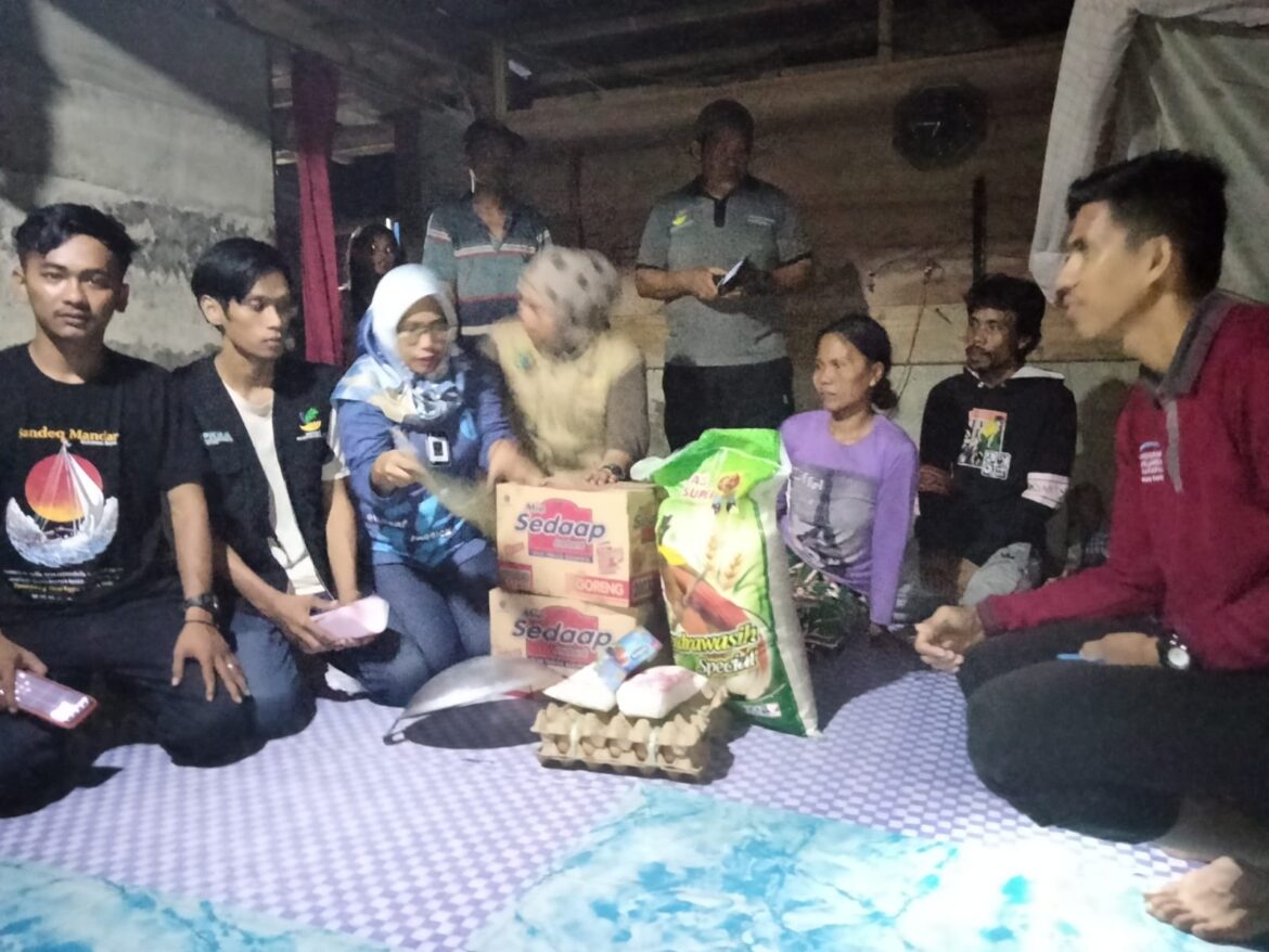 Dinsos Pasangkayu Beri Bantuan Sembako Warga Dusun Masabo, Diduga Penderita Gizi Buruk