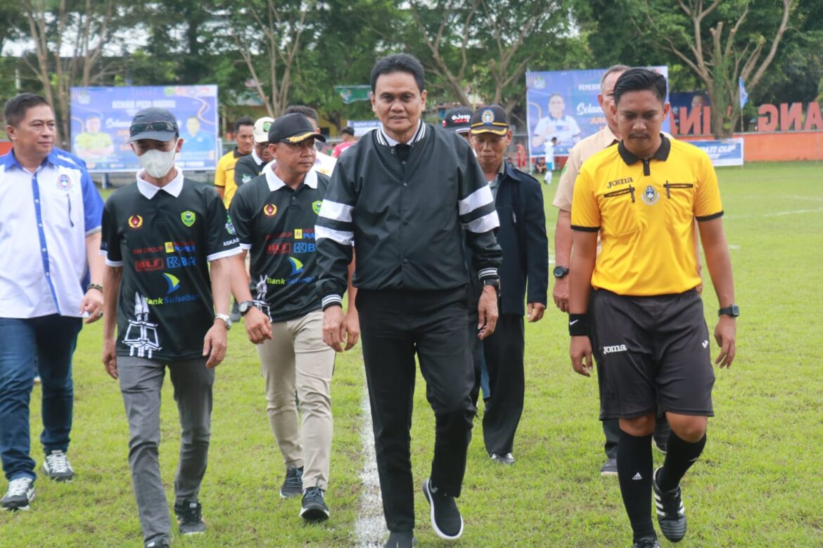 Bupati Barru Membuka Secara Resmi Kejuaraan Sepak Bola Tahun 2022