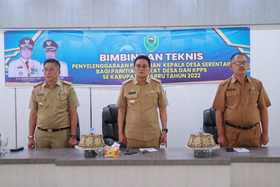 Bupati Barru Pada Saat Membuka Bimtek: Jadilah Panitia Pilkades Yang  Profesional