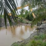 PT Mamuang Antisipasi Banjir Lakukan Normaliasi Parit di Wilayah Kerjanya