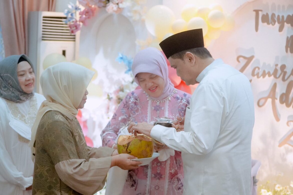 Bupati Barru dan Istri Menggelar Tasyakuran Aqiqah Cucu Ke-enam di Rumah Jabatan