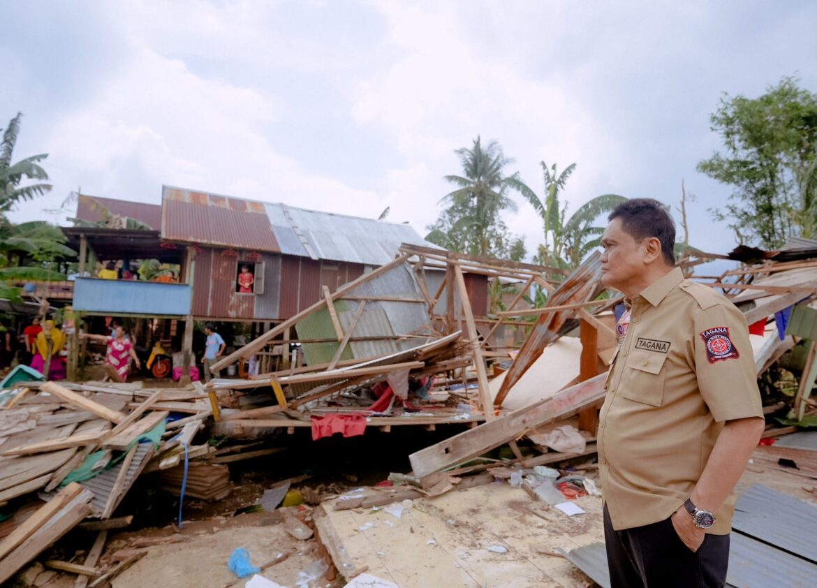 Bupati Barru Kunjungan Langsung Bencana Angin Puting Beliung di Desa Pancana