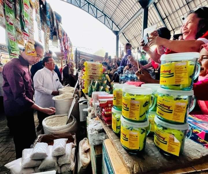 Presiden Cek Harga Sembako di Pasar Airmadidi Minahasa Utara