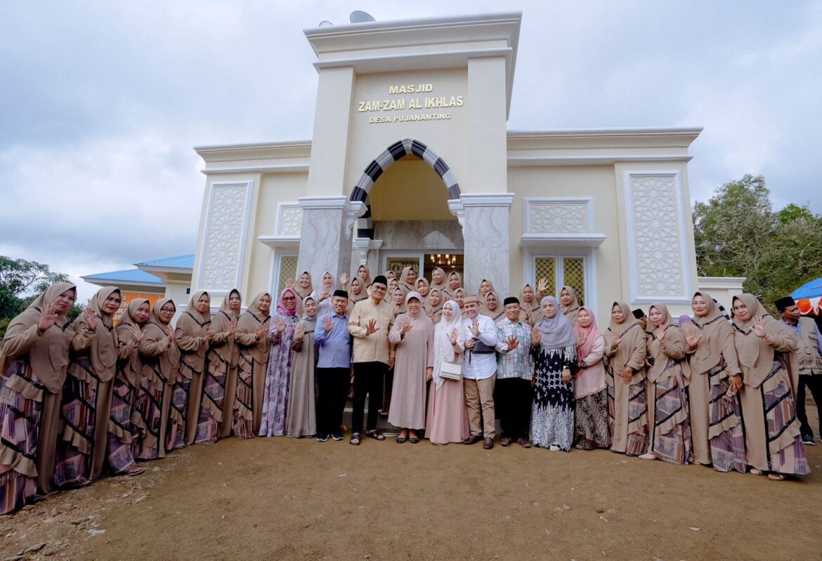 Bupati Barru Bersama Ketua TP – PKK Meresmikan Masjid Zam Zam Al Ikhlas