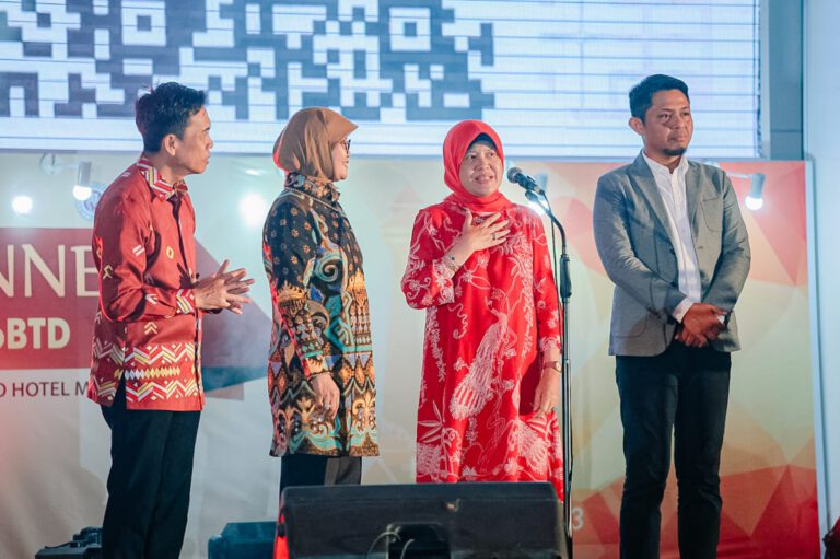 Dies Natalis ke 40, Hj. Hasnah Syam Sumbang Dana Abadi Untuk Unhas