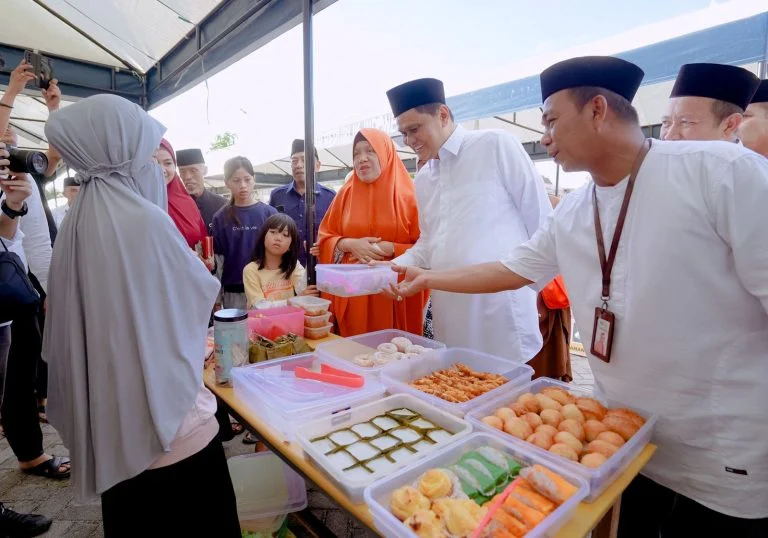 Bupati Barru Membuka pasar Ramadhan