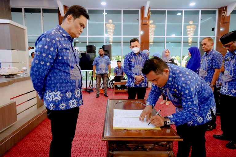 Bupati Barru Membuka Penyerahan SPPT dan DHKP PBB-P2 Tahun 2023