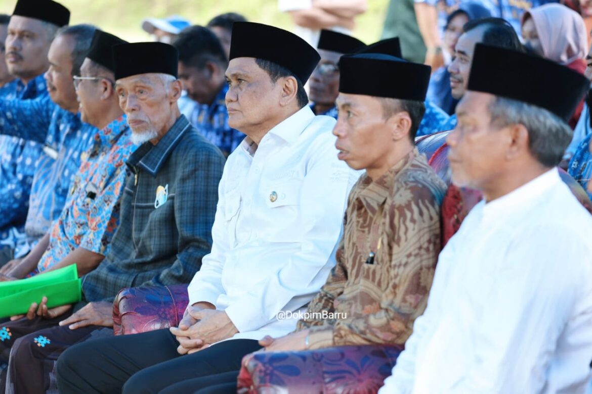 Sehari setelah Peletakan Batu Pertama Masjid, Bupati Kembali Melakukan Peletakan Batu Pertama Mushola Al Barru