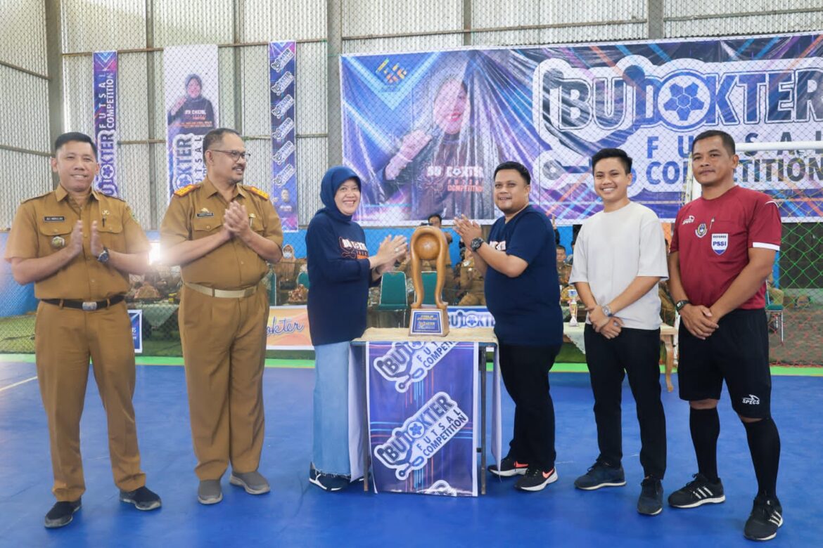 Ketua TP PKK Barru Membuka Secara Resmi Futsal Competition 2023