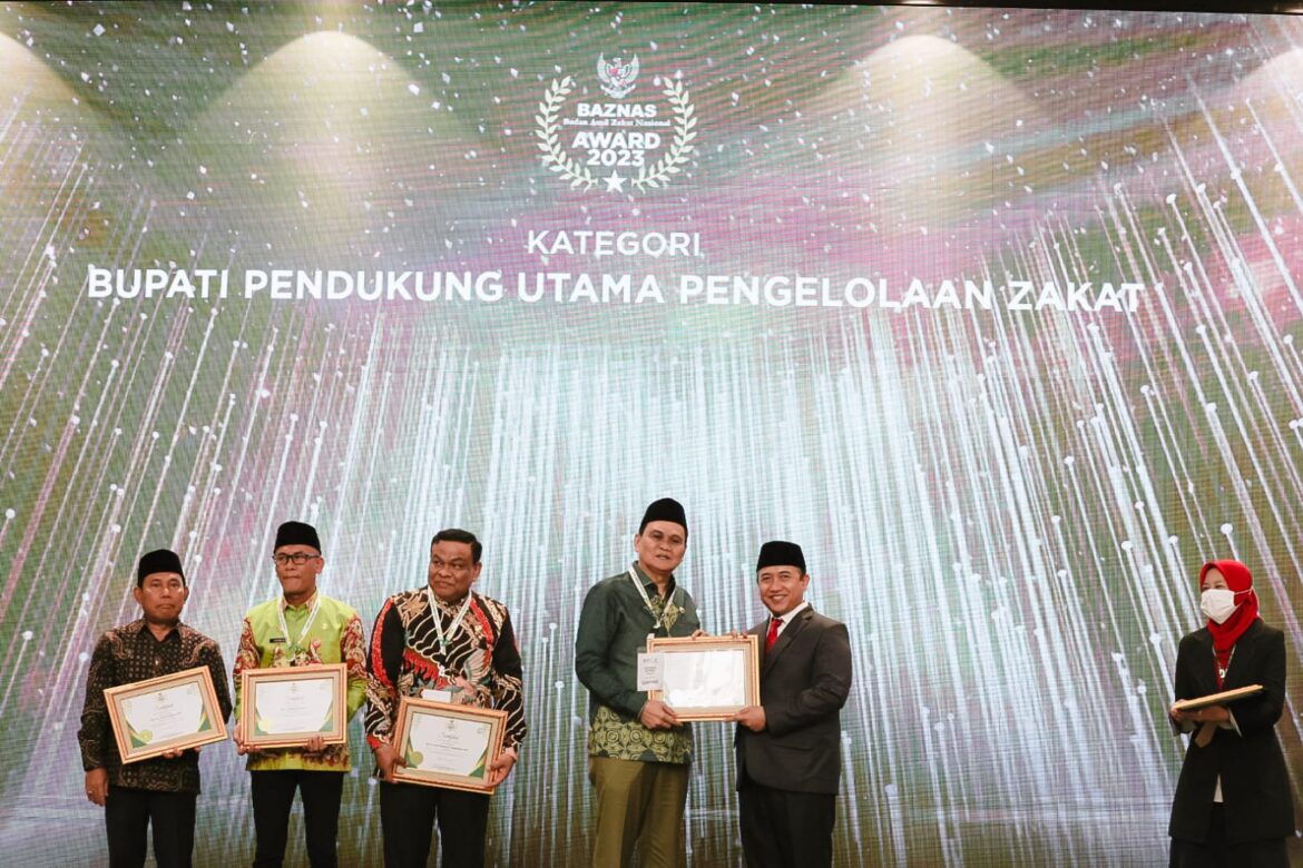 Bupati Barru Menerima Penghargaan Baznas Award 2023 dari Badan Amil Zakat Nasional