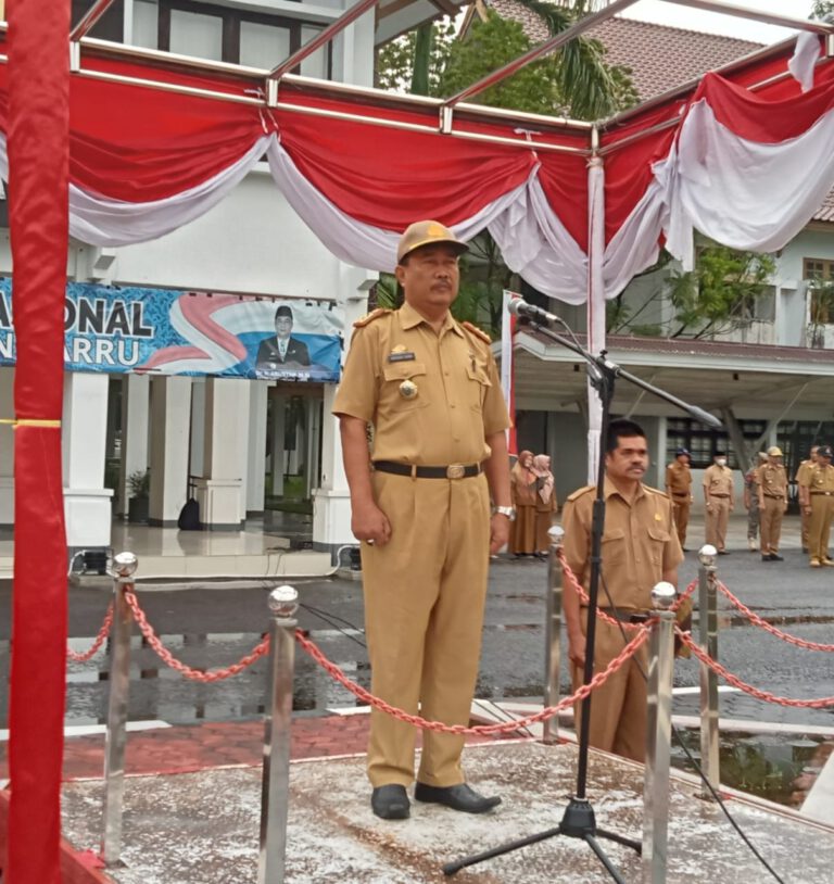 Jadi Inspektur Upacara Rutin ASN Pemkab Barru Setiap Pekan,Ini Pesan Kepala Kesbangpol