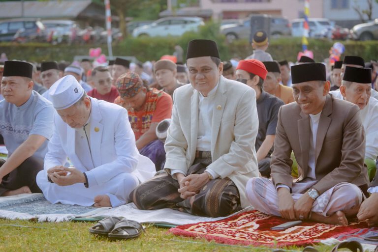 Salat Idul Fitri Bupati Barru,Dan Forkopimda di Lapangan Siddo