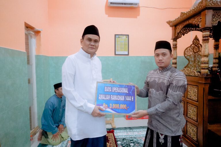 Bupati Barru Tarwih di Mushola Nurul Yaqazirah Bentenge Desa Lawallu