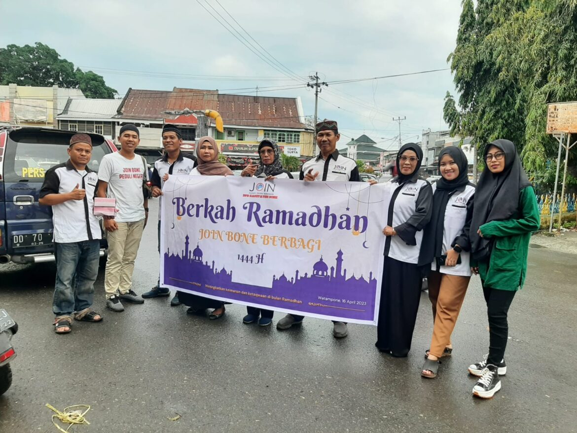 Pengurus DPD JOIN Bone Berbagi Takjil dan Buka Puasa Bersama