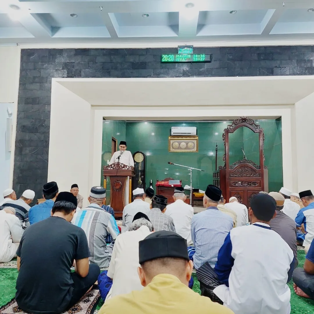 Malam ke-30 Ramadhan, Bupati Barru Laksanakan Sholat Tarwih di Masjid Agung