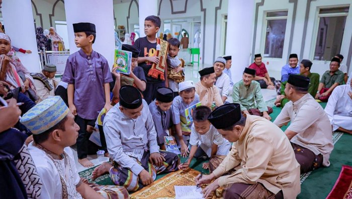 Bupati Barru Melakukan Kegiatan Safari Ramadhan Malam ke 29 di Mesjid An-Nur Lampoko pada Rabu malam