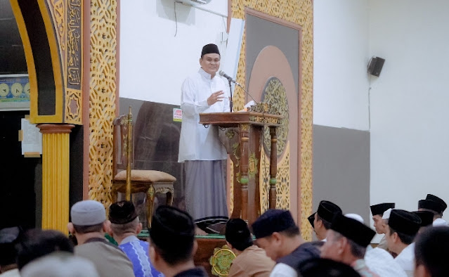 Bupati Barru Shalat Tarwi di Masjid Masdarul Mukminin Jampue