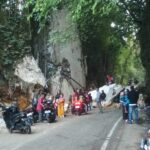 Badan Jalan Poros Maros Bone Tertutup Runtuhan Batu Di Hutan Karaenta Dusun Pattunuang