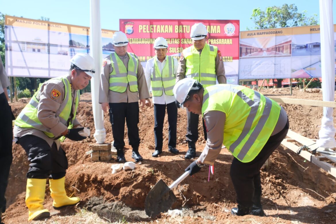 *Kapolda Sulsel Letakkan Batu Pertama Pembangunan Masjid Syuhada Mapolda Sulsel*