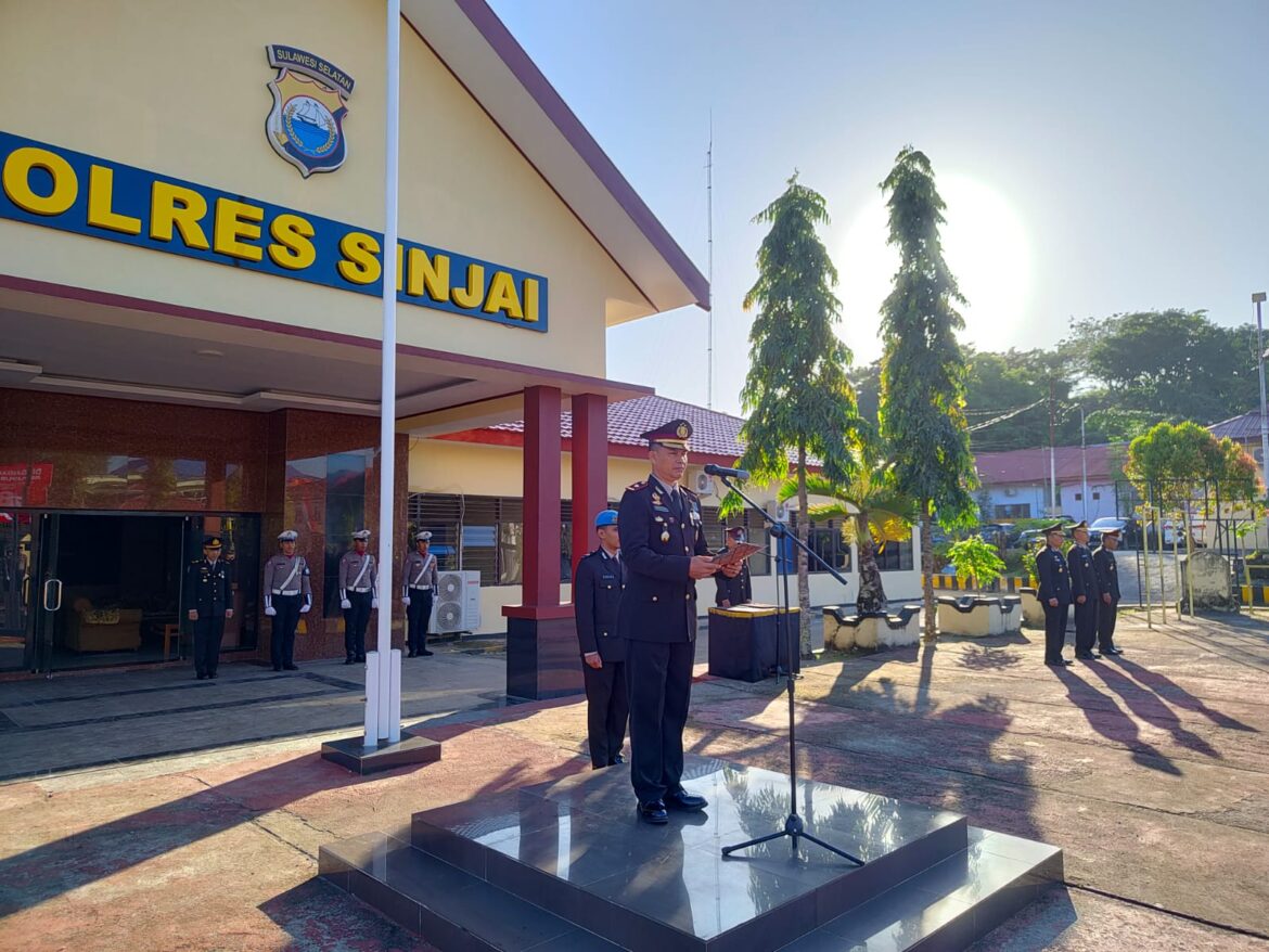 Polres Sinjai Gelar Upacara Pengibaran Bendera Dalam Rangka Peringatan HUT RI Ke – 78.*