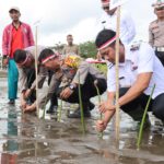 Lestarikan Lingkungan, Polres Sinjai dan Jajaran Melakukan Penanaman Pohon Serentak.*