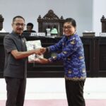 Wabup Luwu Utara Serahkan Ranperda APBD Perubahan T.A 2023 LUWU UTARA --