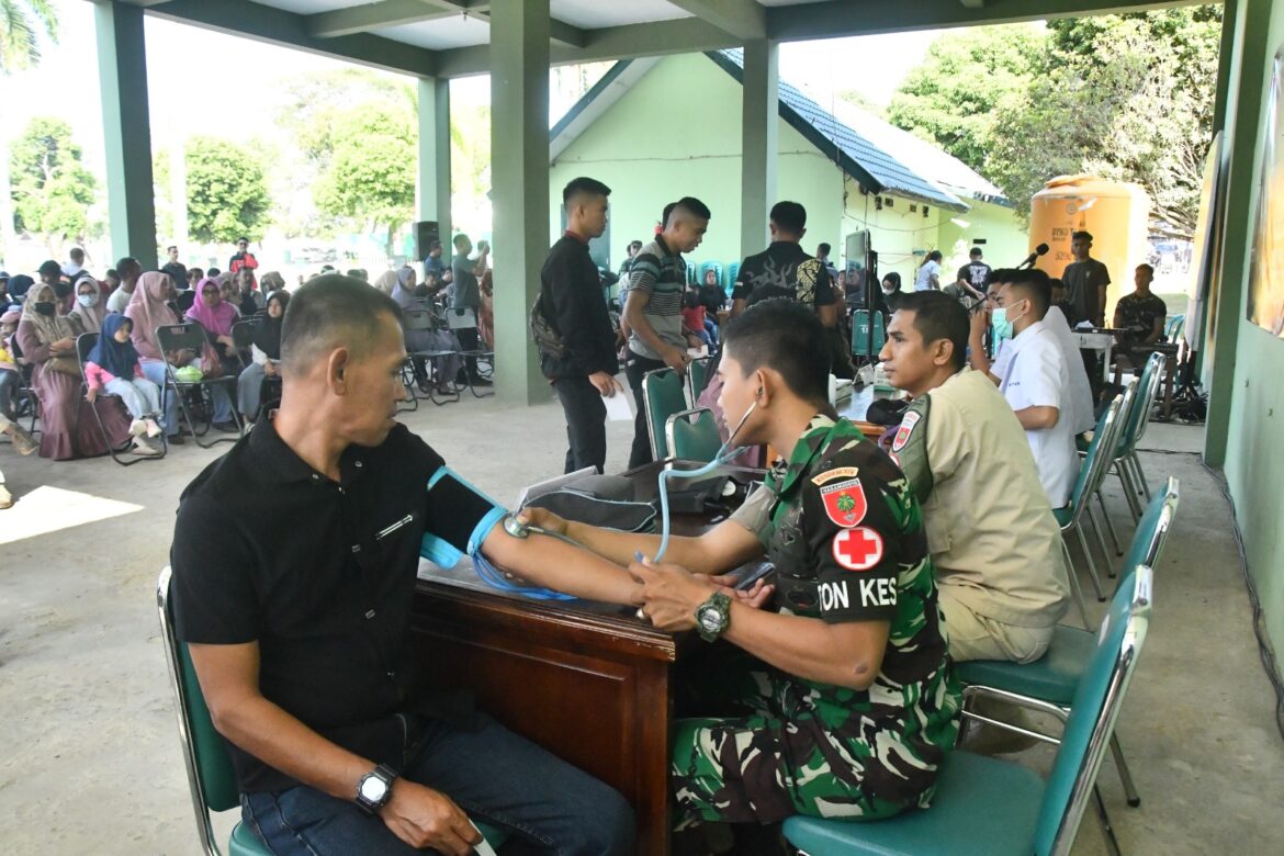 Sambut HUT TNI ke78, TNI Sultra Gelar Olaharaga Bersama dan Bhakti Sosial