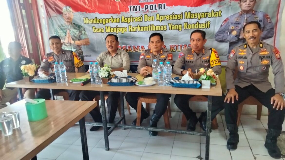 Polda Sulsel Gelar Jumat Curhat Sampaikan Pentingnya Sinergitas Jelang Pemilu 2024 Di Kec Ujungpandang Kota Makassar*