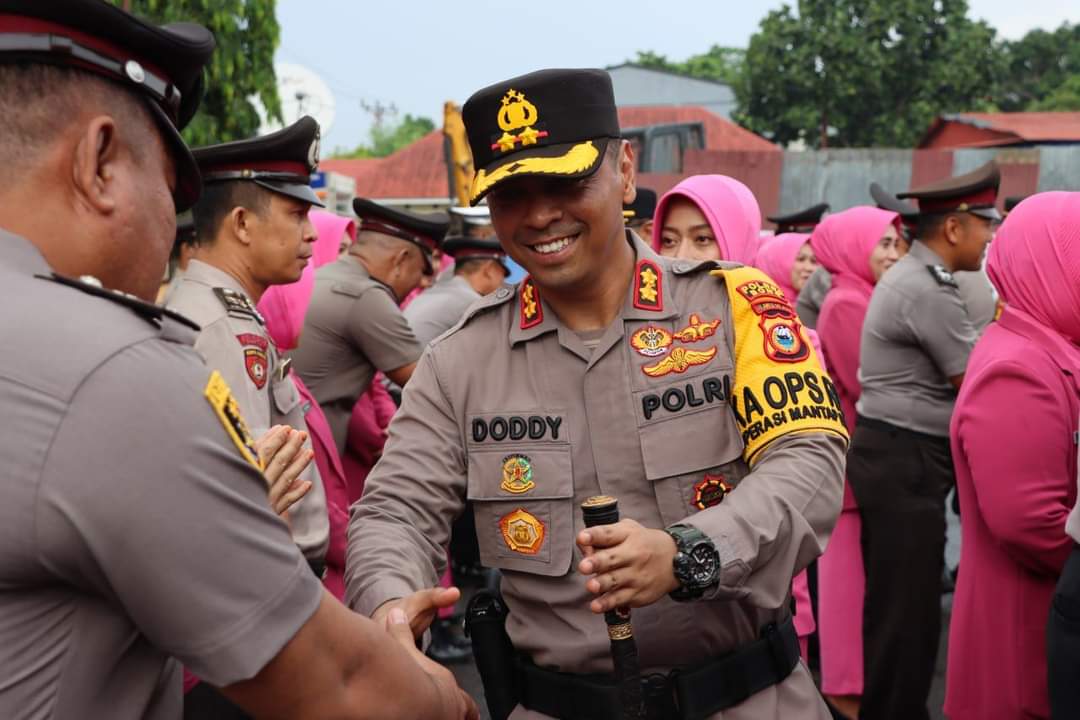 100 Personel Polres Bone Raih Kenaikan Pangkat, Kapolres Ucapkan Selamat