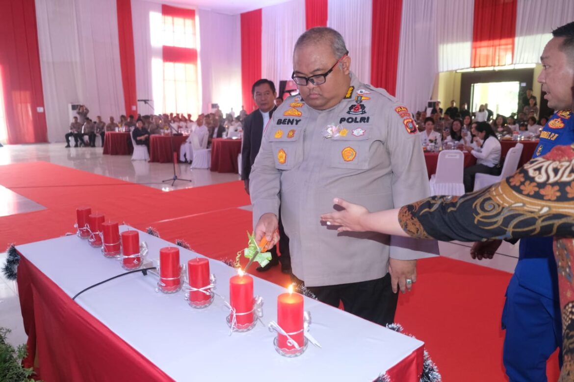 Natal Bersama Personel Polda Sultra: Semangat Kemurnian Hati dan Kemitraan Menuju Indonesia Maju