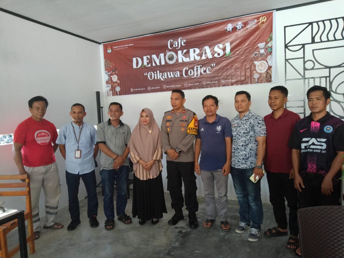 Kegiatan Sosialisasi Pemilu KPU Lutra Di Kemas Dalam Cofe Demokrasi.