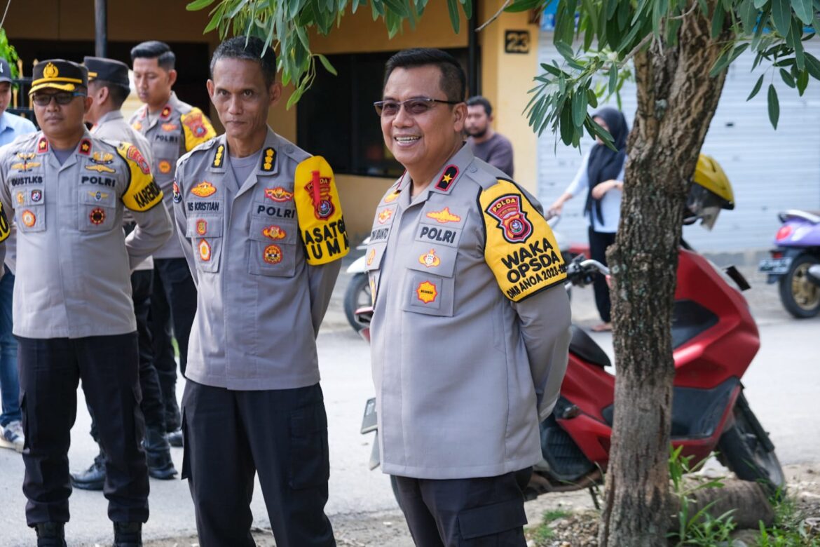 Memastikan Pemilu Berjalan Lancar Dan Aman, Wakapolda Sultra Tinjau TPS Di Tiga Kabupaten Di Sultra.