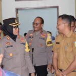 KA POLRES BURU PANTAU KEGIATAN PLENO PPK NAMLEA_ KABUPATEN BURU _ MALUKU