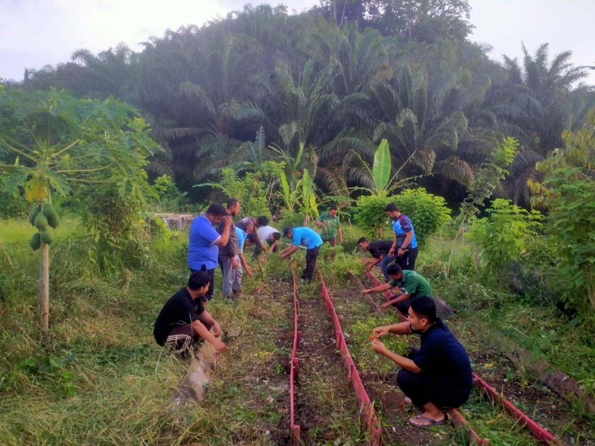 Tim CSR PT Pasangkayu, Astra Kreatif Bakti Sosial Tingkatkan Perekonomian Warga Dusun Saluraya